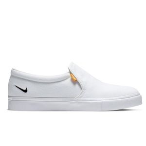 nike pull on white